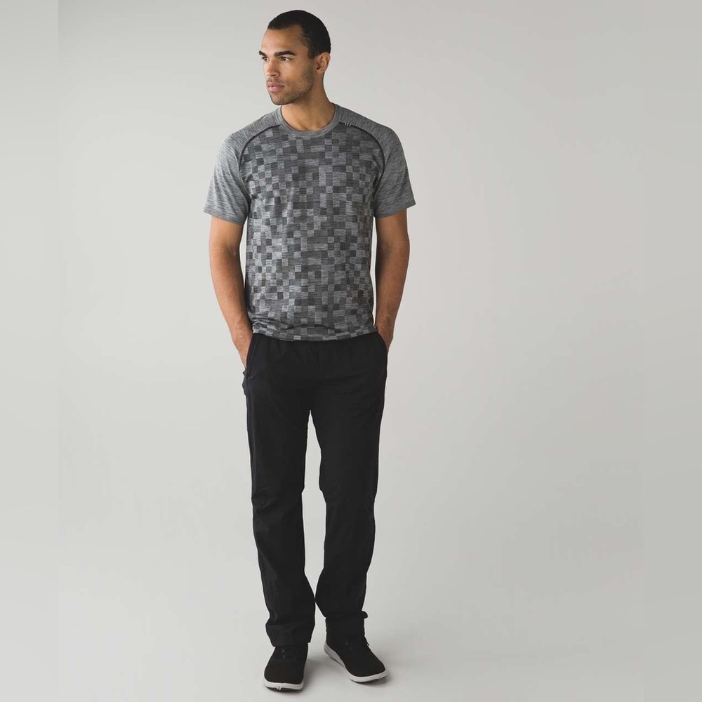 Lululemon Metal Tech Vent Short Sleeve in Slate Black White Size Large.